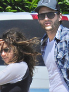 0424_ashton_kutcher_mila_kunis_ipad