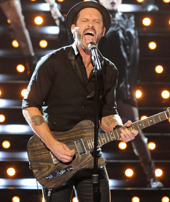 Mickey Mouse Club Contestant on "The Voice" Sings Britney Spears Hit