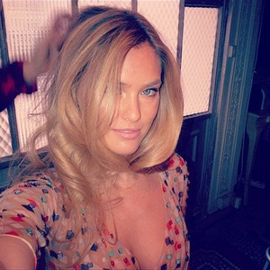 Bar Refaeli's Sexy Twit Pics!