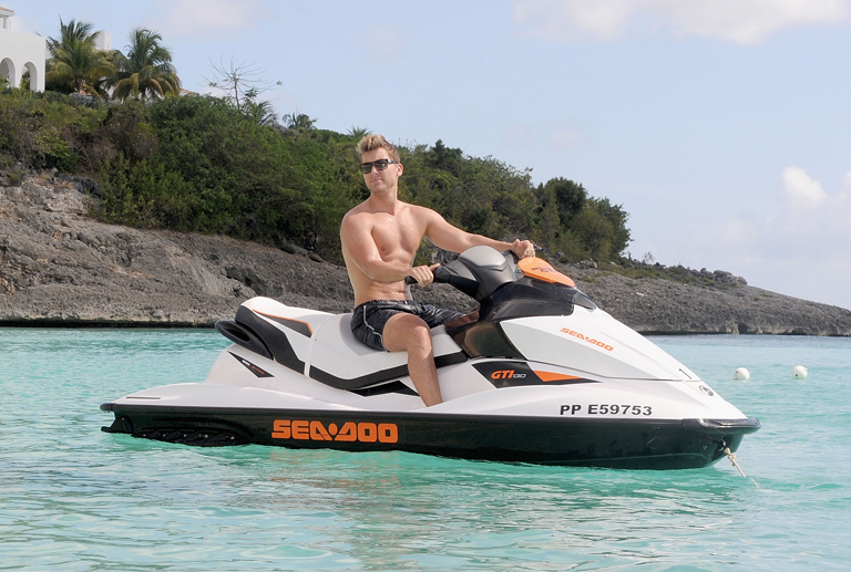 Lance Bass -- I'm on a Jet Ski!