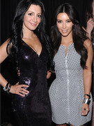 The Kardashians Come Face to Face with SNL "Kardashians"