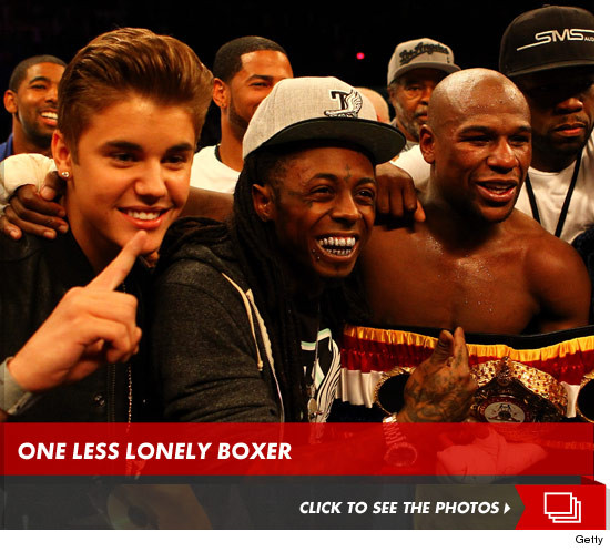 Justin Bieber joins Floyd Mayweather at his latest boxing match