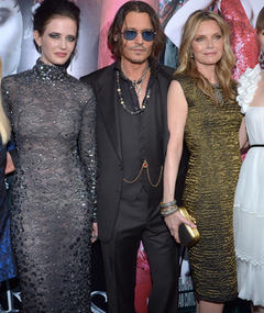 Michelle Pfeiffer, Johnny Depp Ageless at "Dark Shadows" Premiere