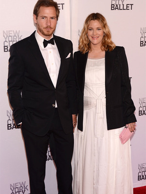 Drew Barrymore Shows Off Growing Baby Bump!