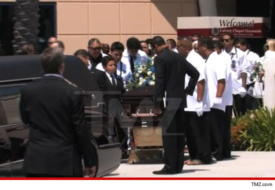 0511_junior_seau_casket_tmz