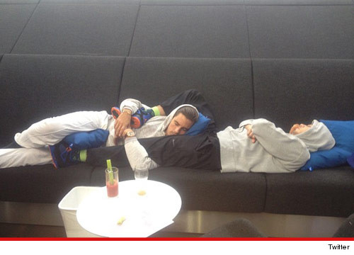 0525_scott_disick_rob_kardashian_sleeping