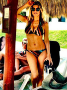 Fergie Flaunts Toned Body in Bikini