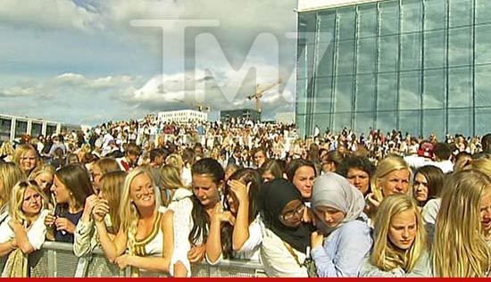 Unruly Justin Bieber fans in Oslo, Norway