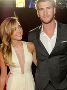 Miley Cyrus Engaged -- See Her 3.5 Carat Engagement Ring!