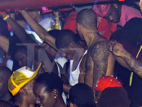 > Detail account of what happen between Chris Brown and Drake by a model sitting at CB table*NY POST* - Photo posted in The Hip-Hop Spot | Sign in and leave a comment below!