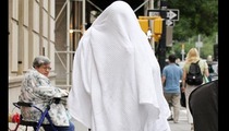 Alec Baldwin -- White As a Sheet After Pap Scuffle