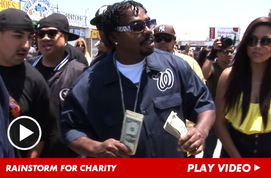 Daz Dillinger making it rain.