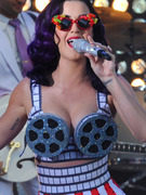 See Katy Perry's Sexy Movie Premiere Look!