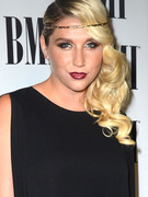 Ke$ha Shows Off New "Suck It" Lip Tattoo