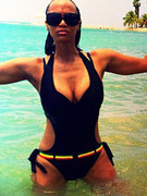 Tyra Banks Flaunts Killer Beach Bod on Twitter!