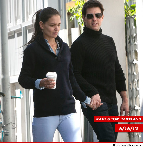 0702_katie_holmes_tom_cruise_iceland_splash