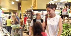 Katie Holmes -- Suri in Aisle 5