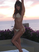 Kim Kardashian Posts Photoshop-Free Bikini Pic on Twitter