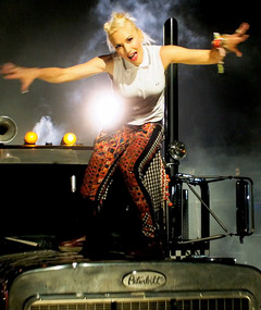 No Doubt -- Watch New "Settle Down" Video Now!