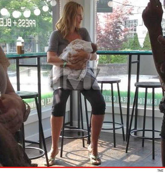 Uma Thurman and her newborn baby daughter.