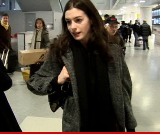 0722_anne-hathaway_tmz
