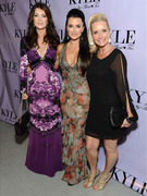 "Real Housewives" Reunite To Support Kyle Richards!
