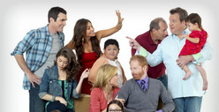 'Modern Family' Cast -- Drops Lawsuit ... We're Back In!
