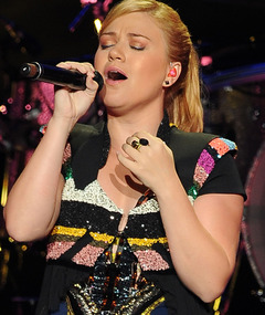 Kelly Clarkson Covers Katy Perry, Britney Spears & fun.