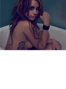 Miley Cyrus Goes Nude in Steamy Bathtub Pic!