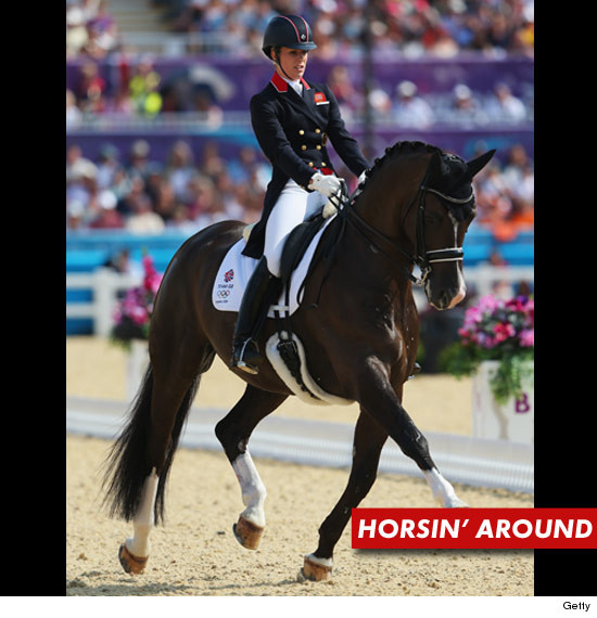 0809_charlotte_dujardin_gold_horse