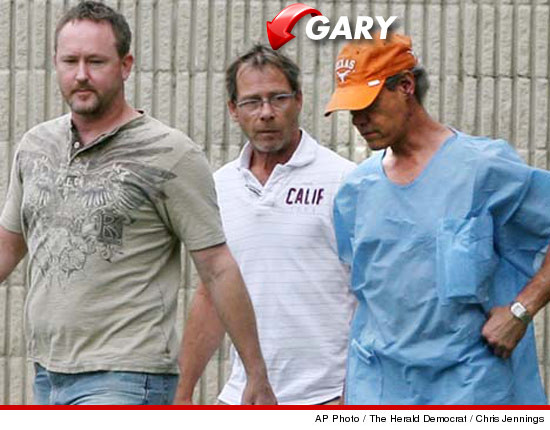 0809_gary_randy_travis_AP