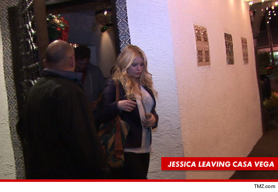 0810_jessica_simpson_casa_vega