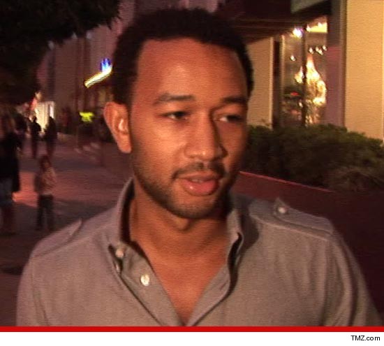 0812_John-Legend_tmz2