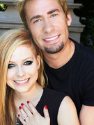 Avril Lavigne: See Her 14-Carat Engagement Ring!