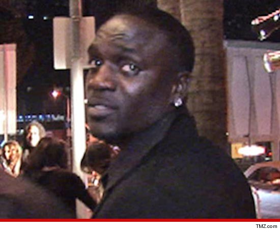 0902_Akon_tmz