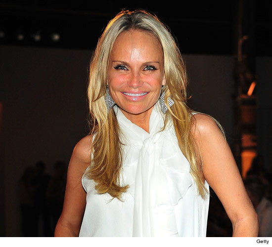 0906_kristin_chenowth_neck_brace
