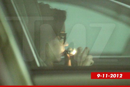 0916_amanda_bynes_smoking_wm