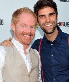 "Modern Family" Star Jesse Tyler Ferguson Engaged!
