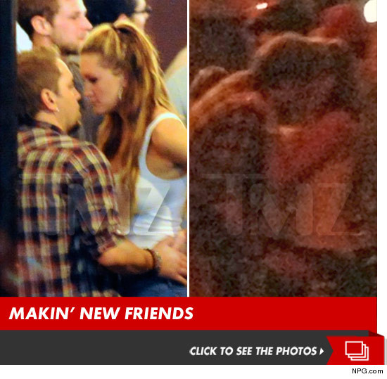 0928_jason_aldean_kissing_launch
