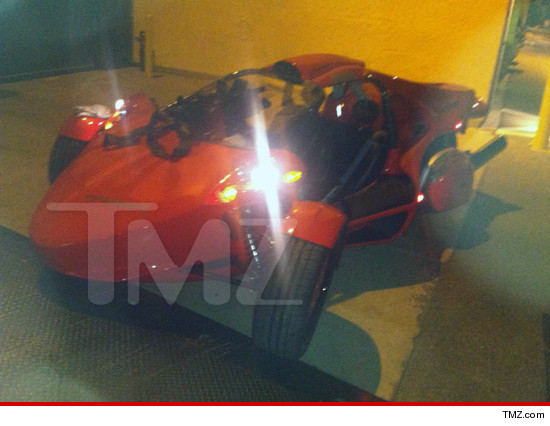 0928-tmz-nicki-minaj-roadster