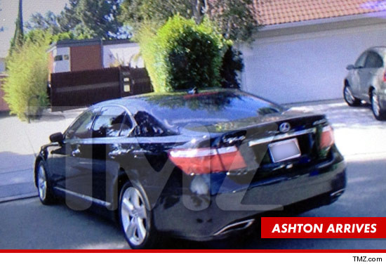 1003_ashton_kutcher_Arriving_home_swatting_tmz