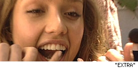 082406-jessica-alba-extra