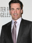  "Mad Men" Star Has Makeup Malfunction!