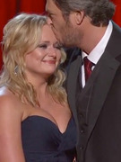Video: Miranda Lambert Breaks Down During CMA Win