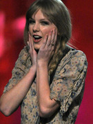 10 Random Things Taylor Swift Loves