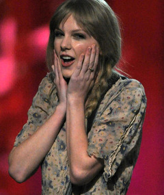 10 Random Things Taylor Swift Loves