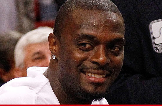 1105_ipad_plaxico_burress_02