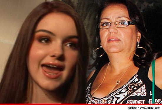 1110_ariel_winter_mom_chrystal_workman_article_splashnewsonline_tmz