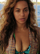 Beyonce Shares Brand New Bikini Pic!