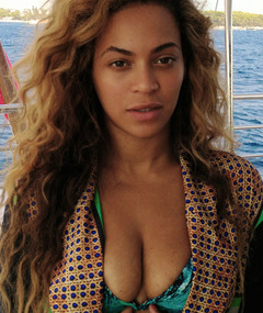 Beyonce Shares Brand New Bikini Pic!